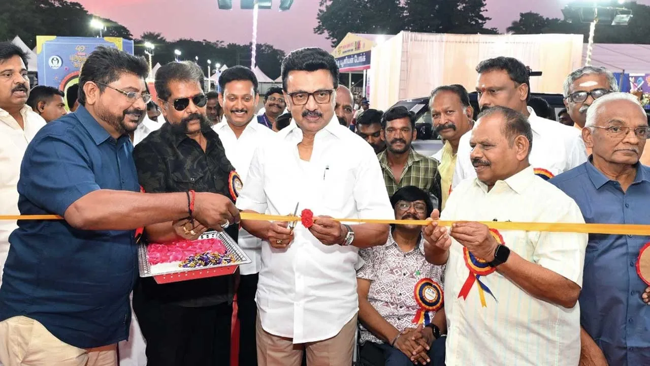  புத்தகங்கள் எனும் அறிவாயுதங்களை இறுகப் பற்றுங்கள்! -முதல்வர் மு.க.ஸ்டாலின் அறிவுரை!