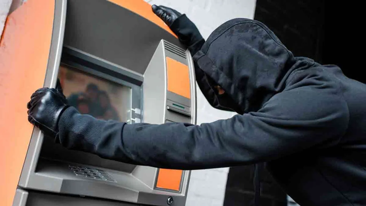  Attempted robbery at ATM; Police are working hard to catch 2 people who were reported - Police are collecting a list Photograph: (atm) 