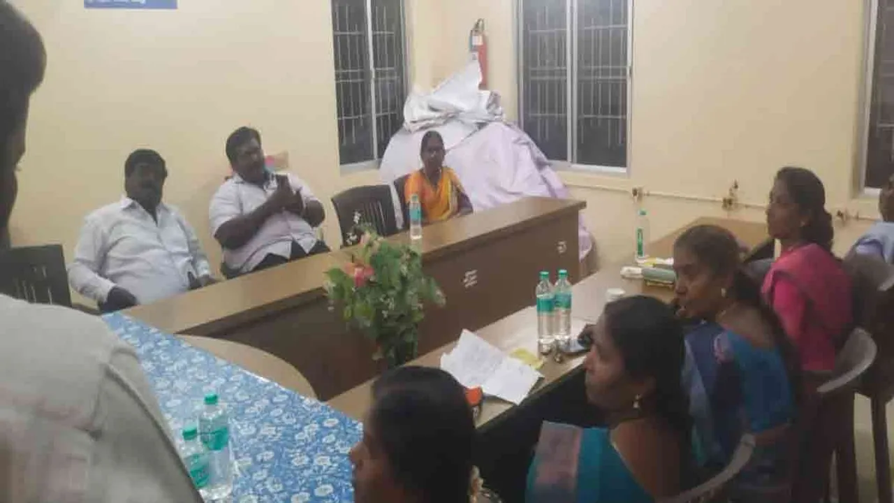  Ruling party councilors' sit-in protest continues - multiple allegations against MLA Photograph: (thiruvannamalai) 