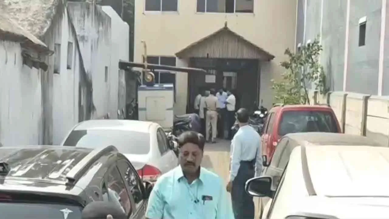  Enforcement Directorate raids house of doctor of famous hospital for illegal complaint 