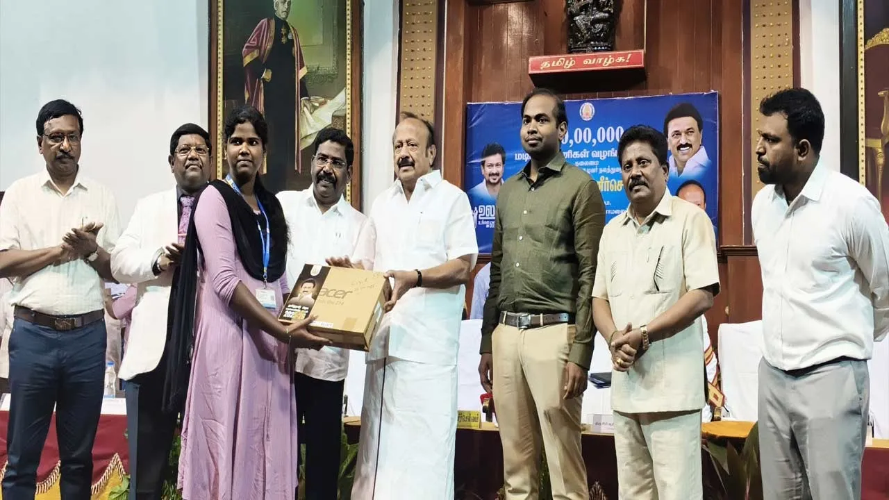  Minister MRK Panneerselvam distributed laptops to students in Chidambaram 
