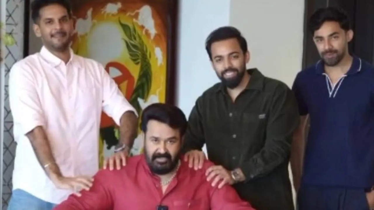  முதல் டிக்கெட்டை புக் செய்த மோகன்லால்!