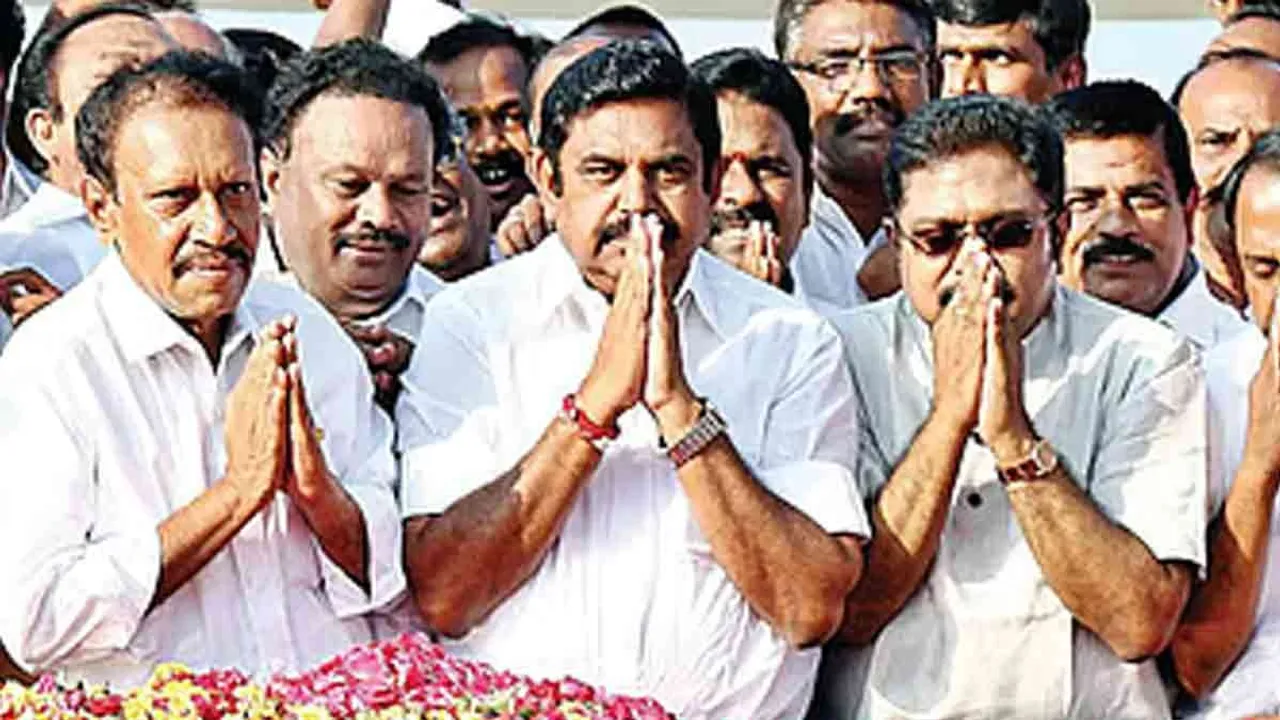  ammk Photograph: (admk) 