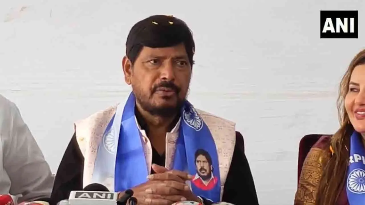  “கேரள முதல்வர் என்.டி.ஏ. கூட்டணியில் இணைந்தால் அதிக நிதி கிடைக்கும்” - மத்திய அமைச்சரின் பேச்சால் சர்ச்சை!