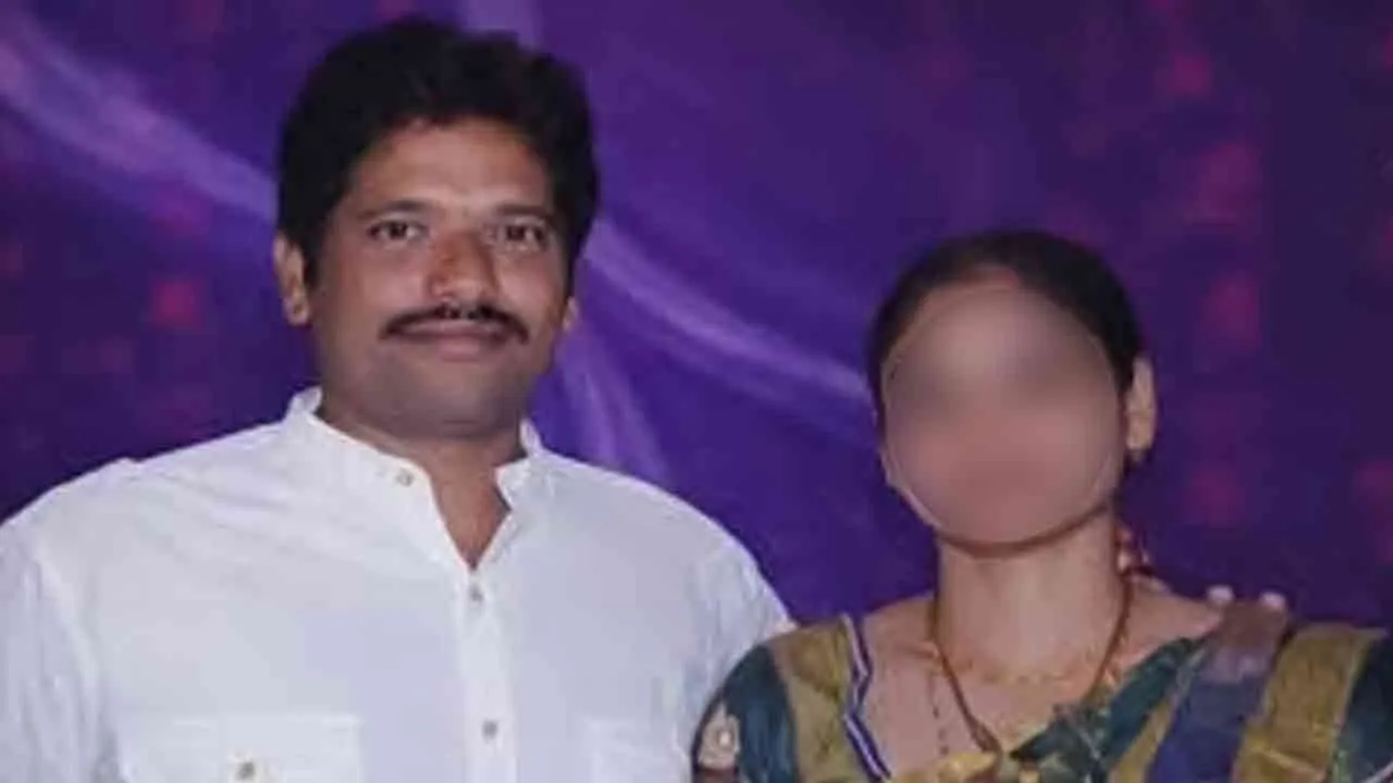  Wife gave sleeping pills to her husband and had fun with her lover all night 