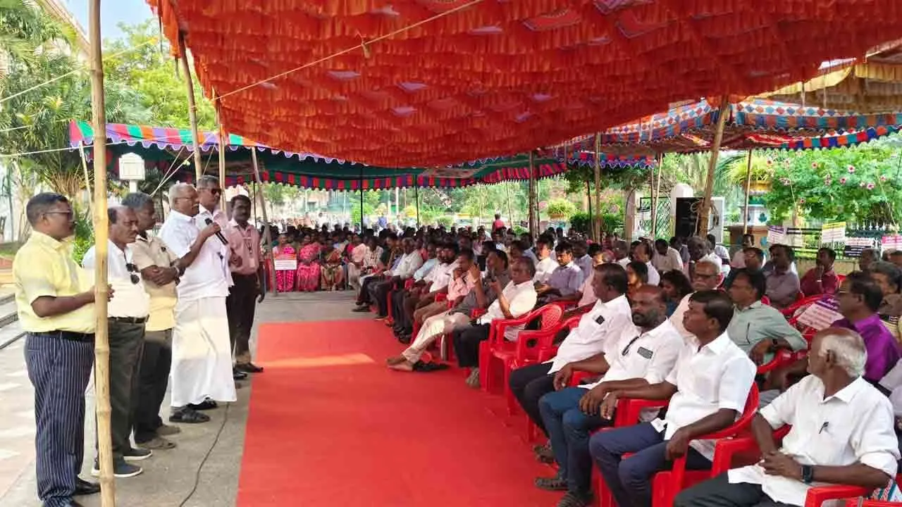  “அண்ணாமலைப் பல்கலை. பட்டமளிப்பு விழா, பட்டம் விடுகிற கேளிக்கை விழாவாக மாறிவிடும்” - கே. பாலகிருஷ்ணன் பேச்சு!