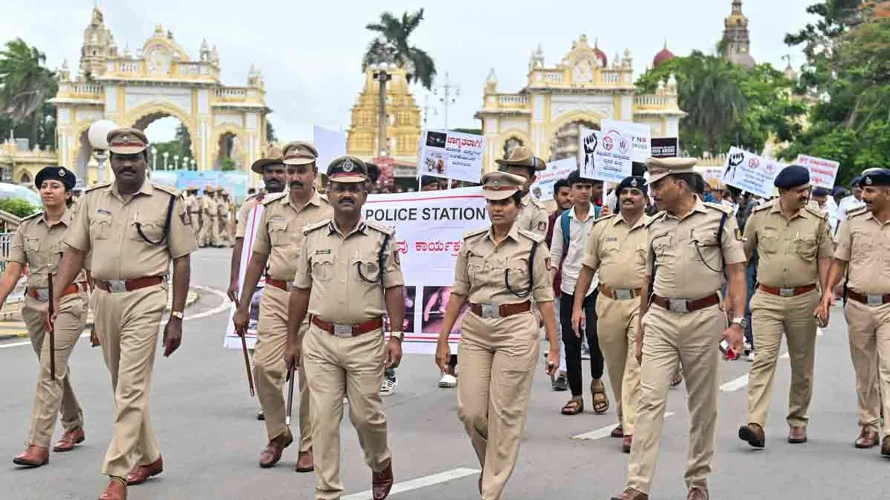  Karnataka government gives a pleasant surprise to policemen Photograph: (KARNATAKA) 