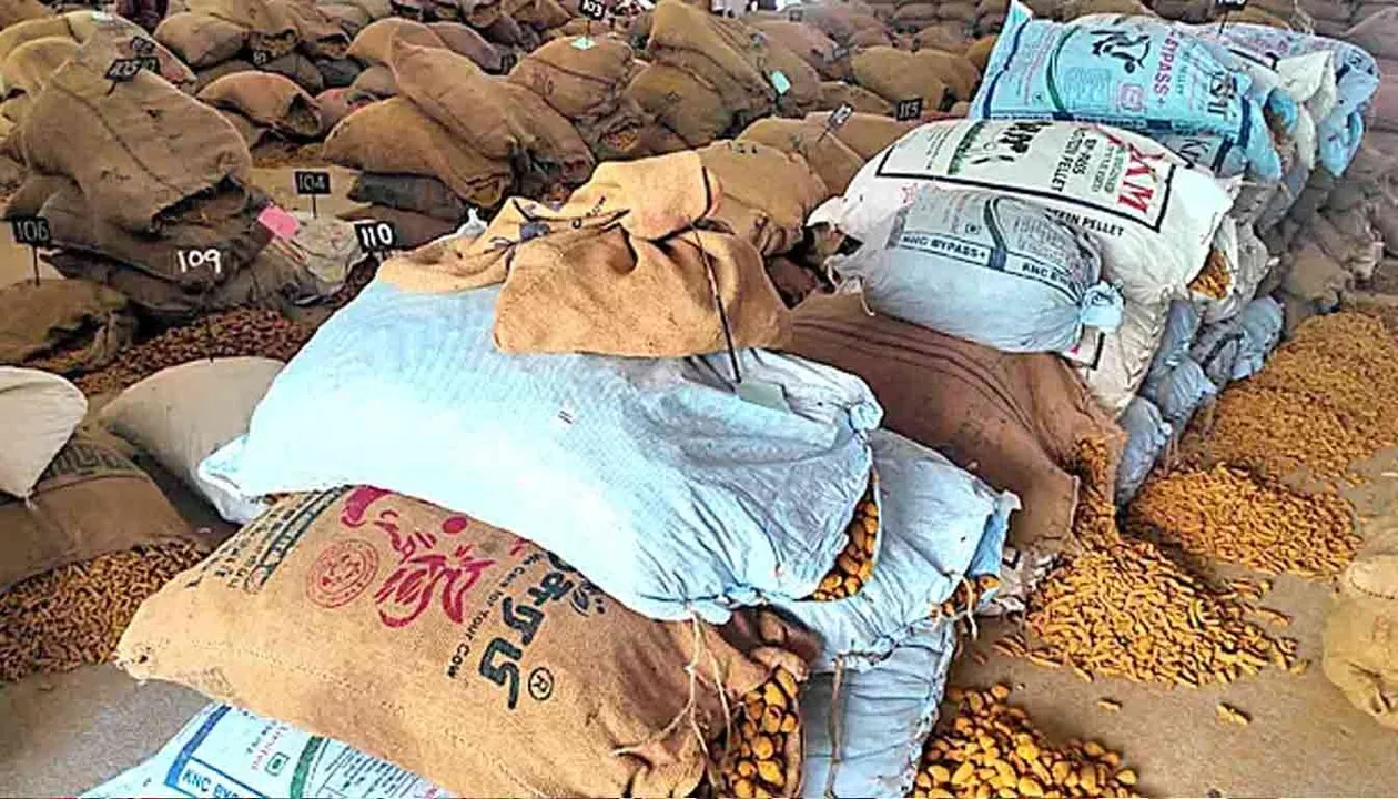  Farmers protest after bundles of turmeric stuck in private godown Photograph: (கோப்புப்படம்) 