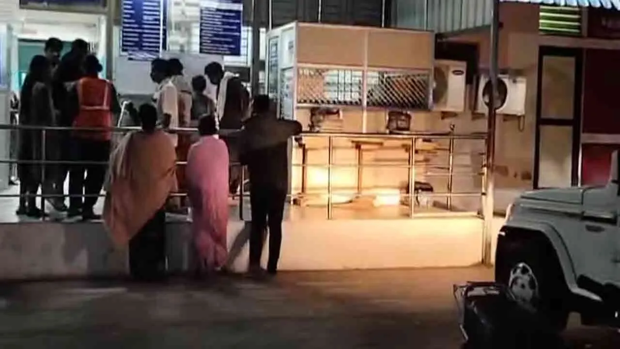  பாத யாத்திரை சென்ற பெண் பக்தர்களுக்கு நேர்ந்த சோகம்; கார் ஓட்டுநர் கைது!