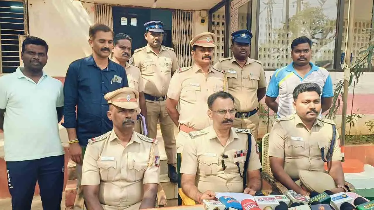  திருமணத்தை மீறிய உறவு; மாமனார் மீது சாலையில் பெட்ரோல் ஊற்றி கொலை  முயற்சி!