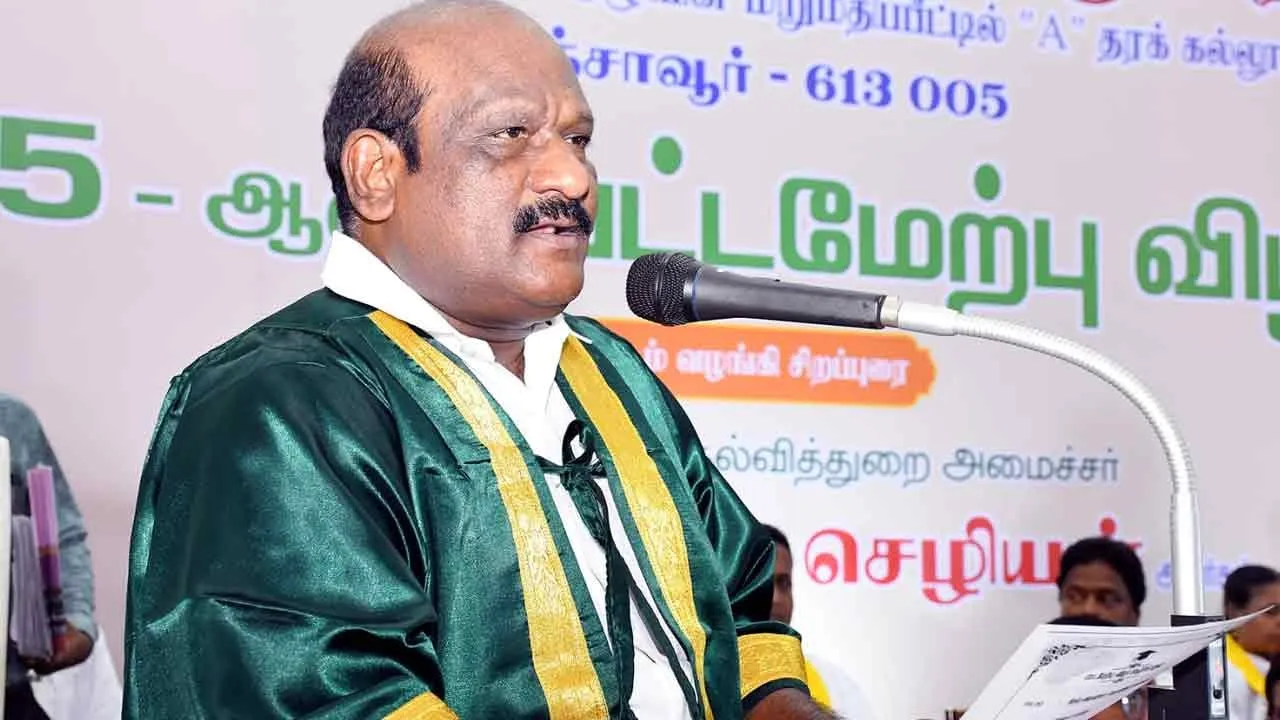  Minister announces boycott of Governor's graduation ceremony Photograph: (dmk) 