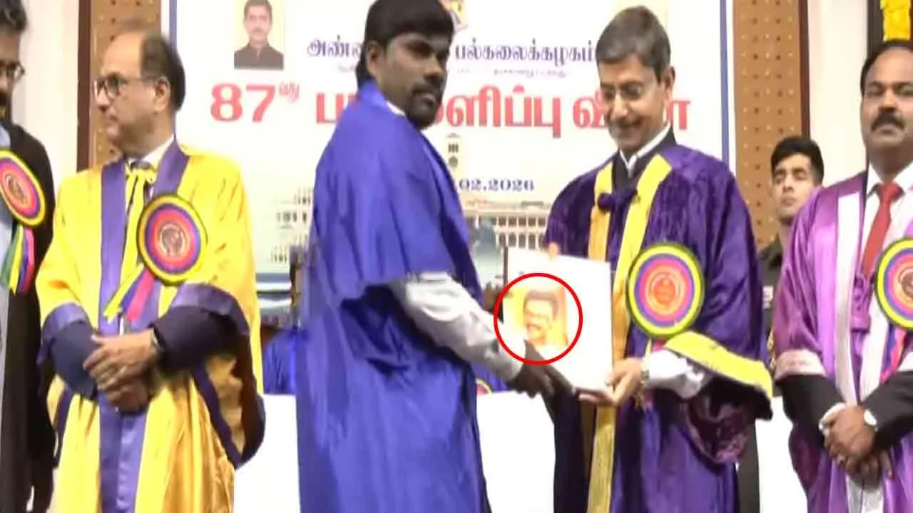  student from Annamalai University graduated from Governor R.N. Ravi with picture of Chief Minister 