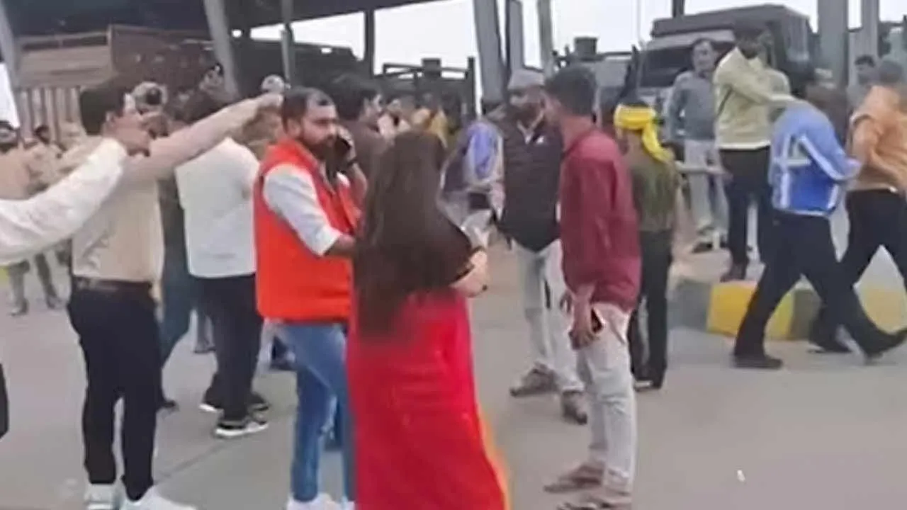  Toll booth staff hit Lawyer in barrage at uttar pradesh 
