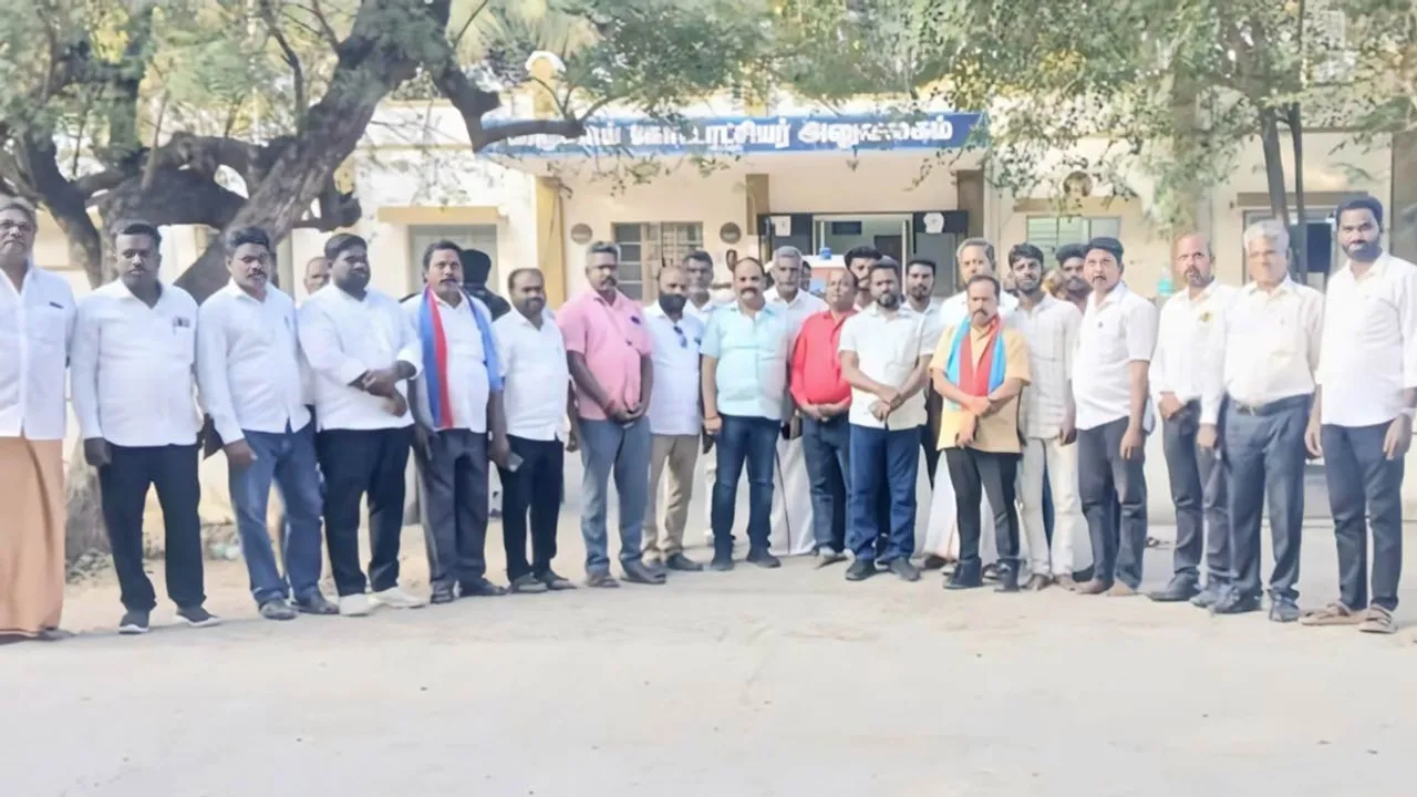  Relatives and party members struggle against the woman's body being taken away Photograph: (cuddalore) 