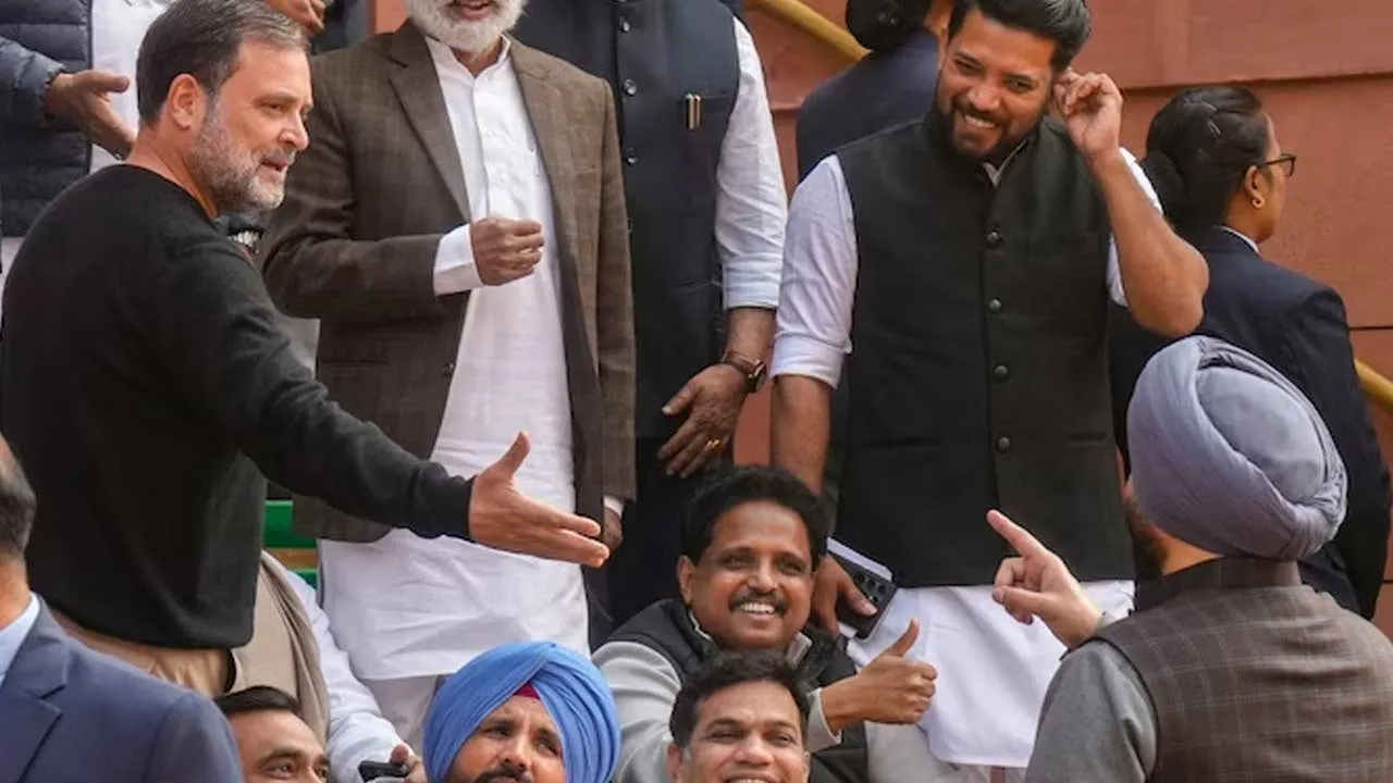  Rahul's single word that increased opposition - tension in Parliament Photograph: (congress) 