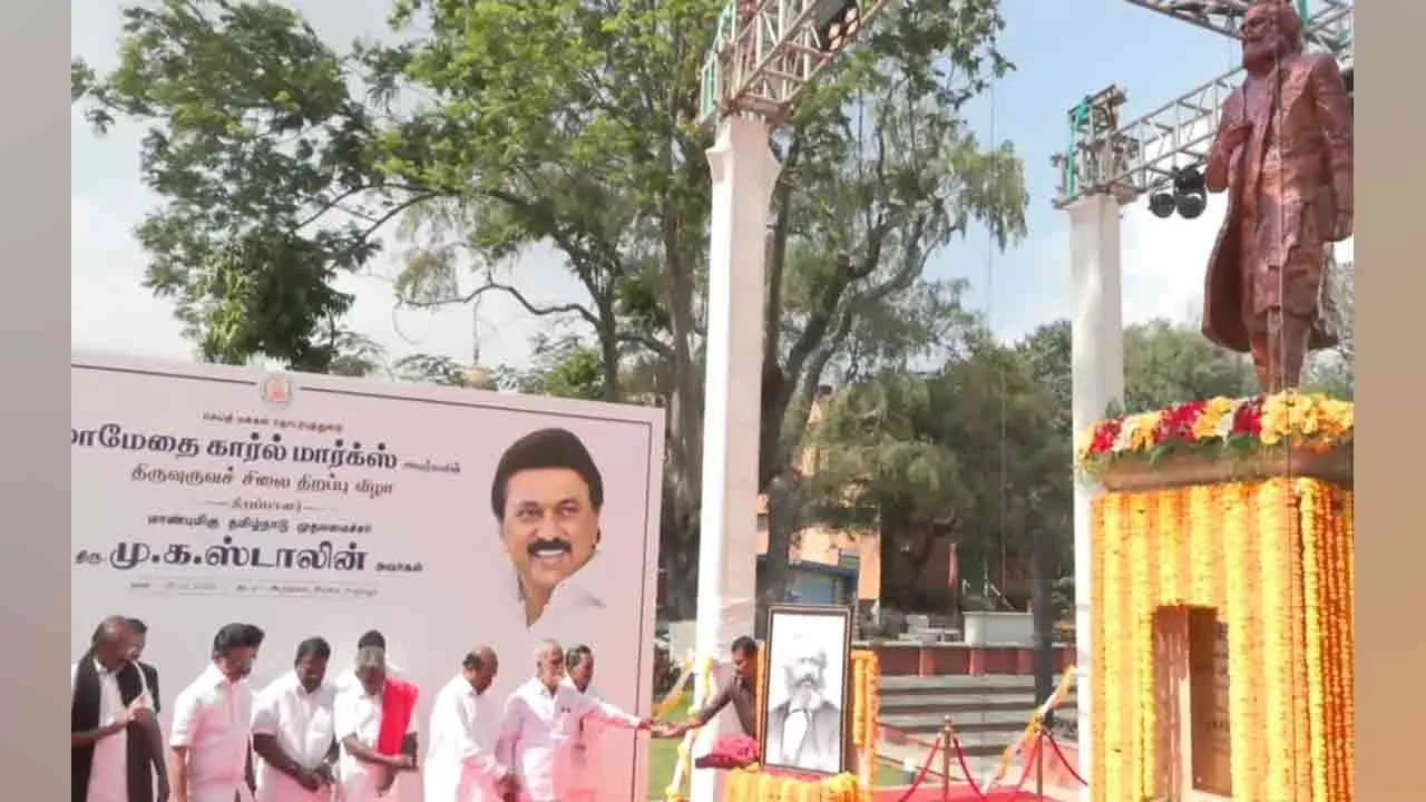 karl-marx-statue-mks