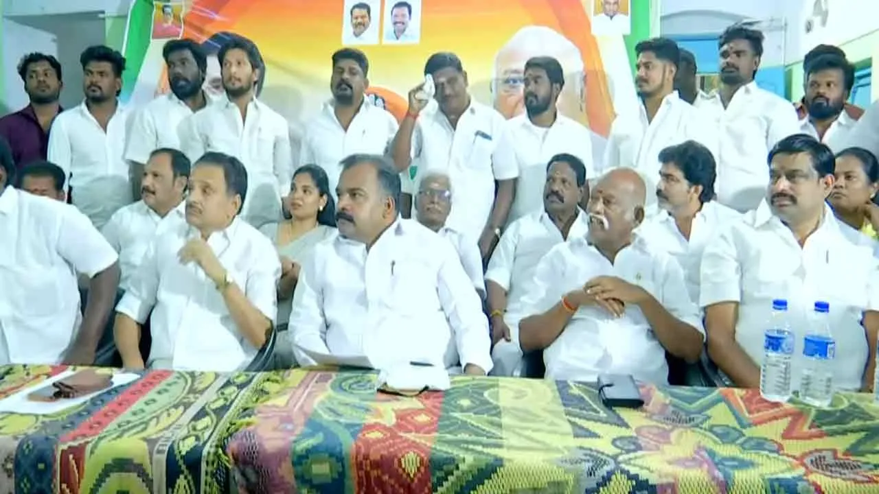  “ஆட்சியில் பங்கு தர வேண்டும்” - காங்கிரஸ் செயற்குழுவில் தீர்மானம்!