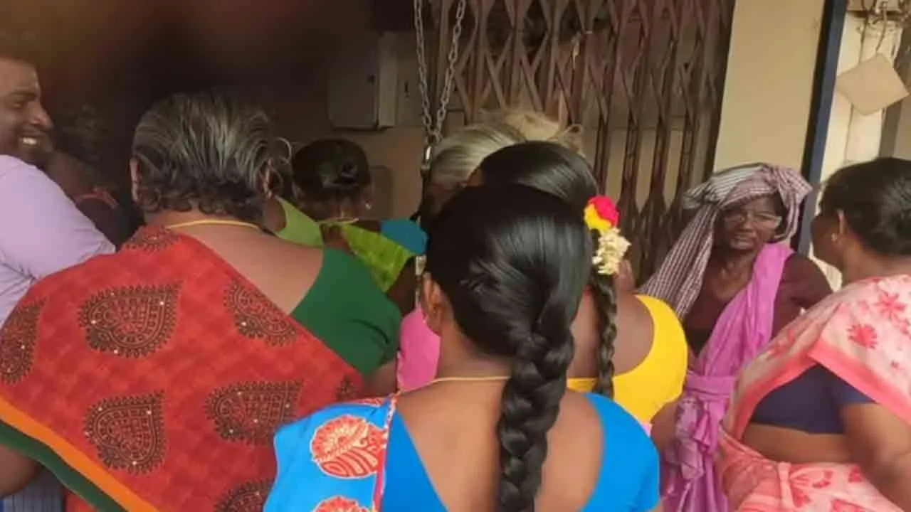  A sudden rumor spread - women who were beaten up in a bank Photograph: (bank) 