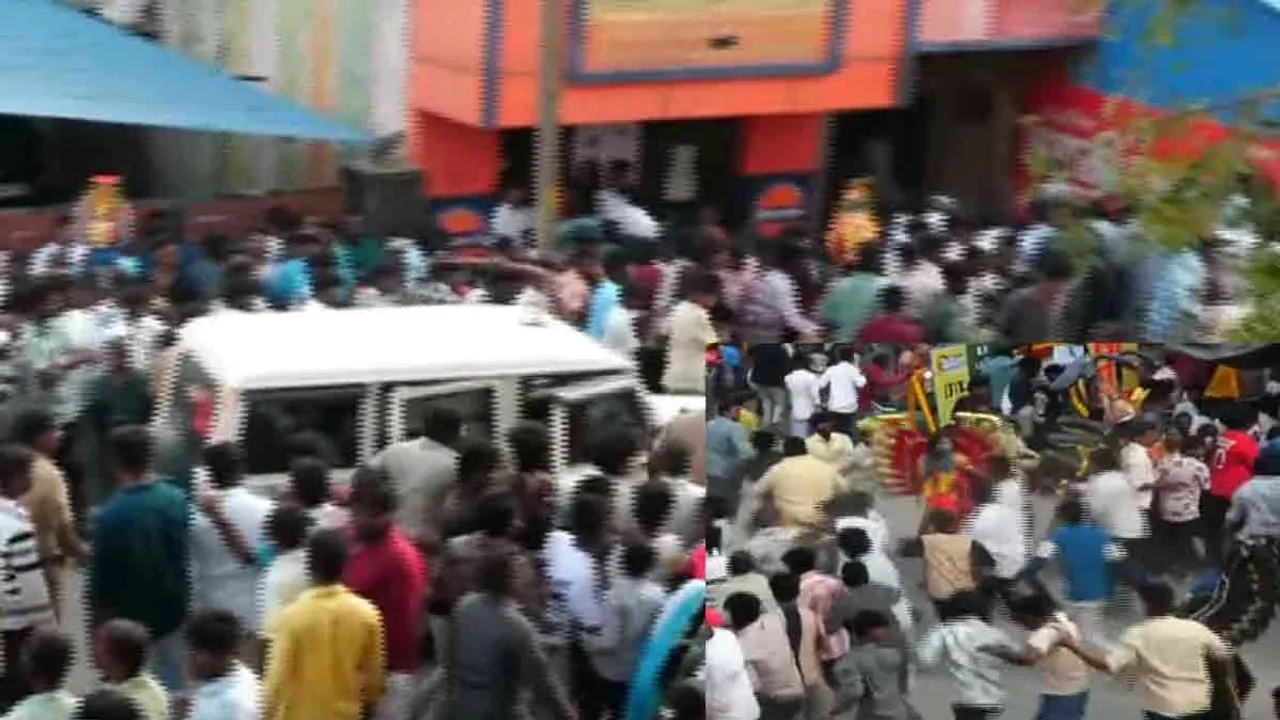  Dancing in front of Ramdas' house; Police lathicharge in graveyard robbery Photograph: (police) 