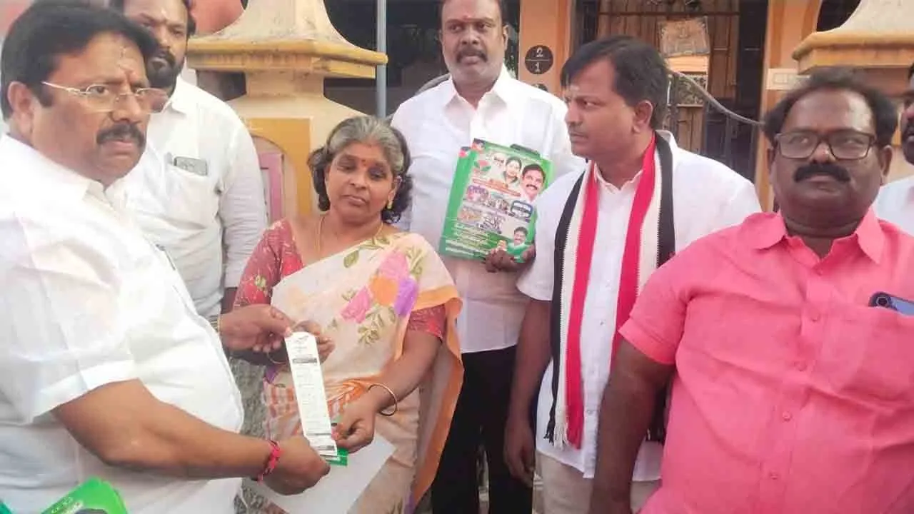  6 கோடி பட்ஜெட்; திமுகவை வீழ்த்த அதிமுக புதிய அஸ்திரம் !