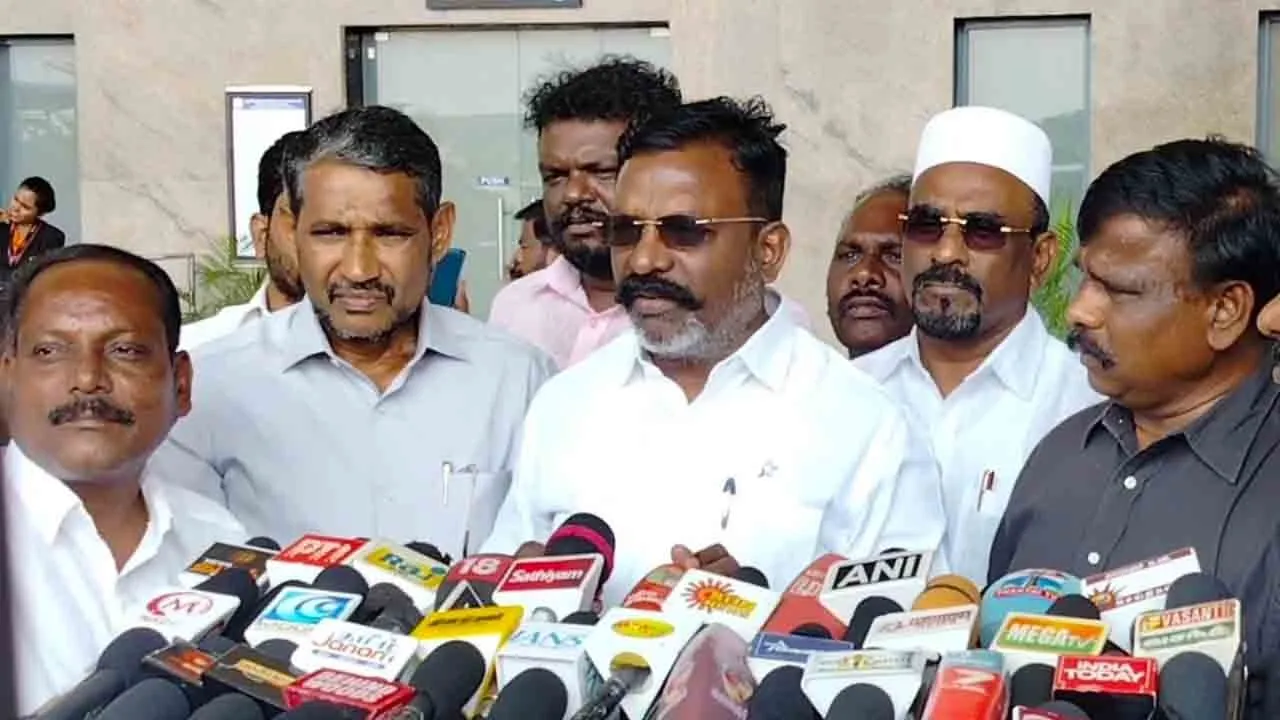  ஓபிஎஸ் திமுகவில் இணைந்தால் வரவேற்பேன்; திருச்சி விமான நிலையத்தில்  தொல்.திருமாவளவன் பேட்டி!