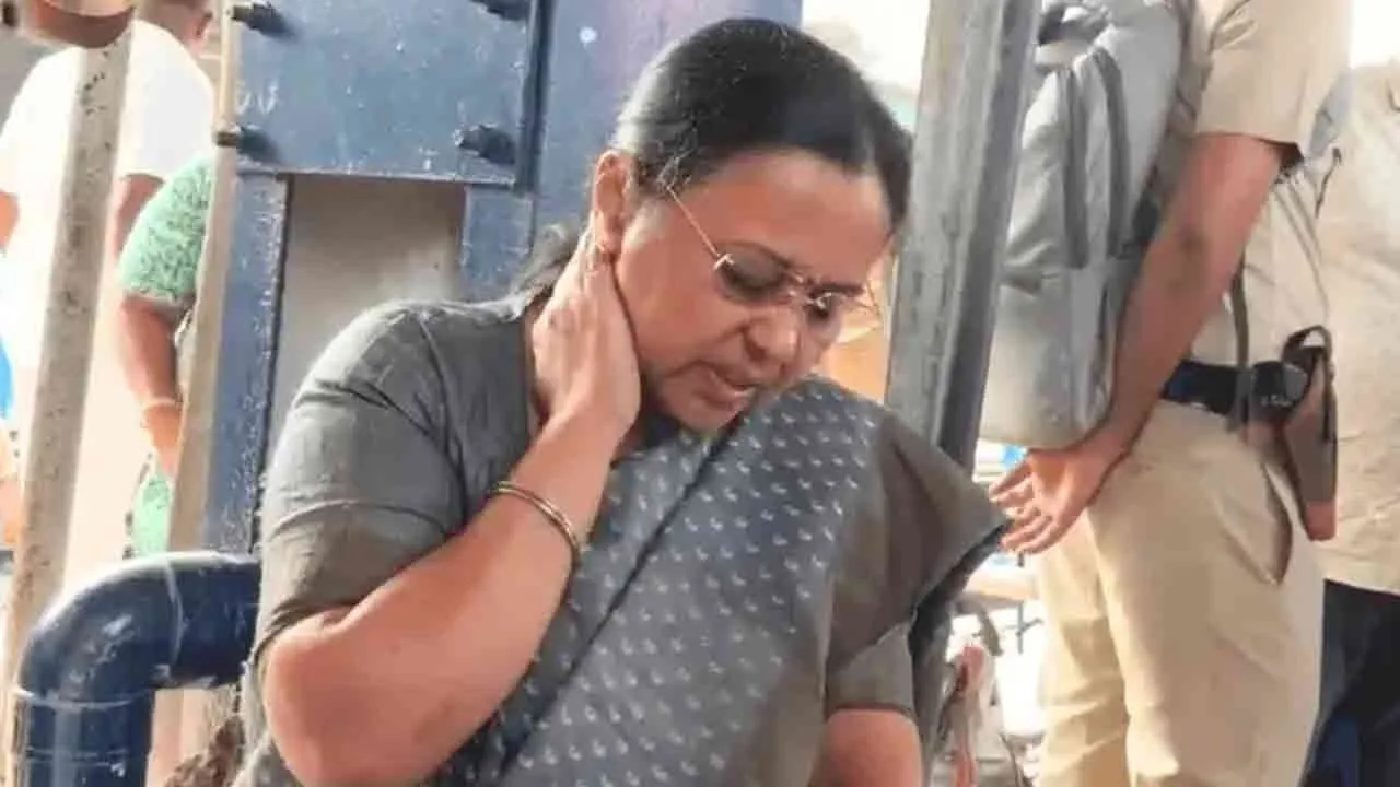  சுகாதாரத் துறை அமைச்சர் வீணா ஜார்ஜ் மீது தாக்குதல்!