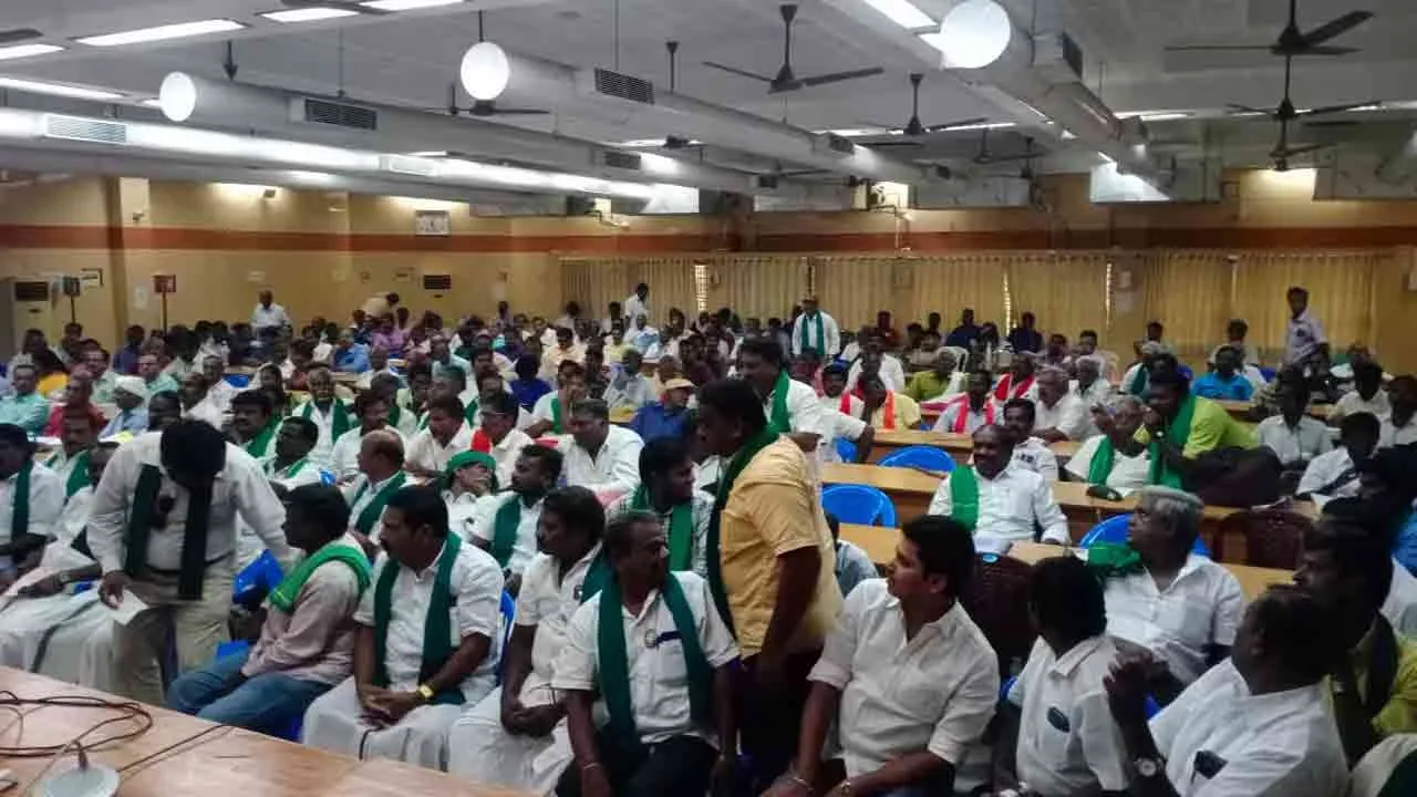  Farmers boycott agricultural grievance redressal meeting and chant against government 