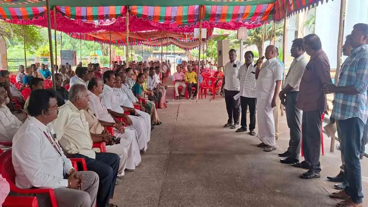  MLA participates and supports at struggle Annamalai University Teachers' and Employees' Federation 