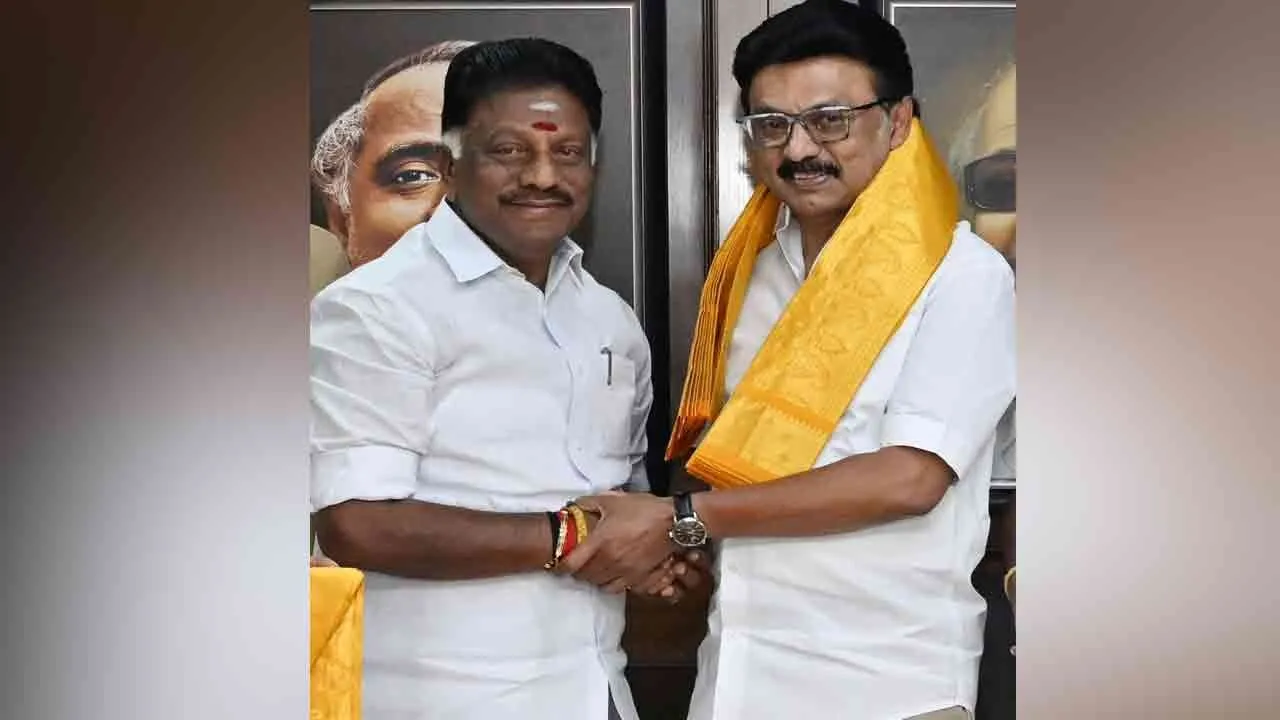  “வெல்வோம் ஒன்றாக” - ஓ.பி.எஸ். தி.மு.க.வில் இணைந்தது குறித்து முதல்வர் மு.க. ஸ்டாலின்!