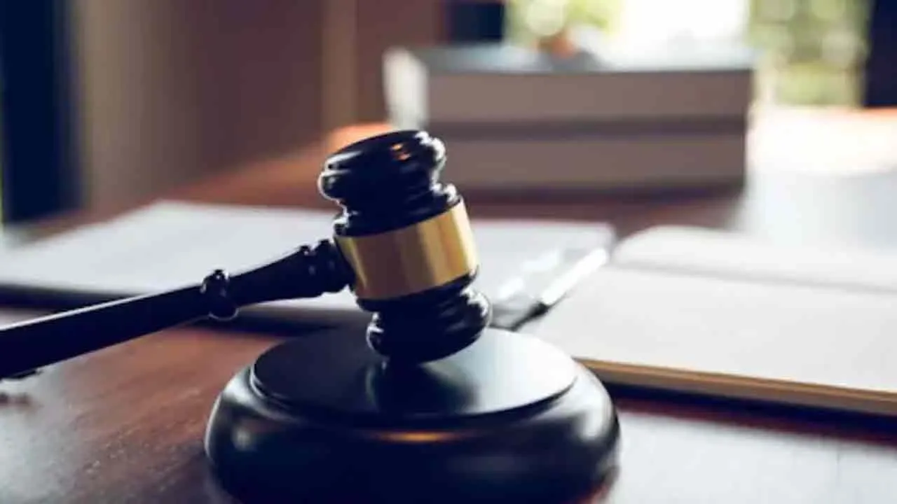  A 10-year-old boy filed a case against his father in china 