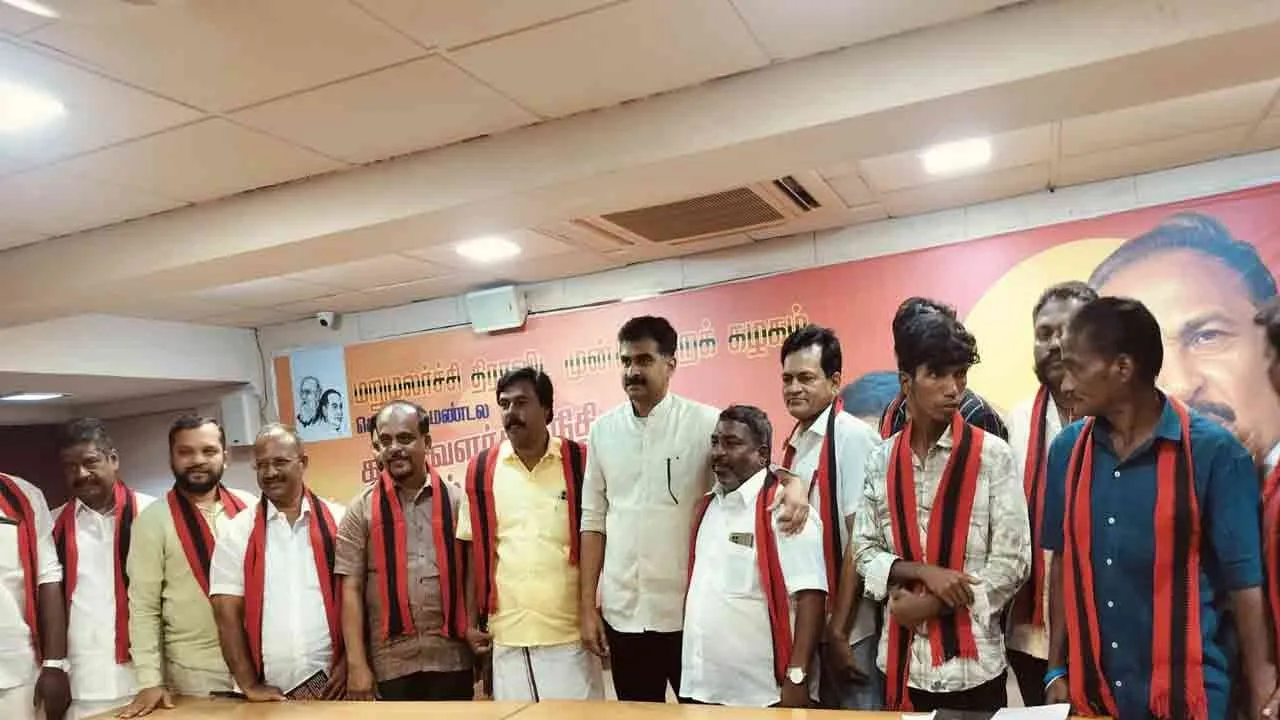  Volunteer organizations join MDMK in the presence of Durai Vaiko 