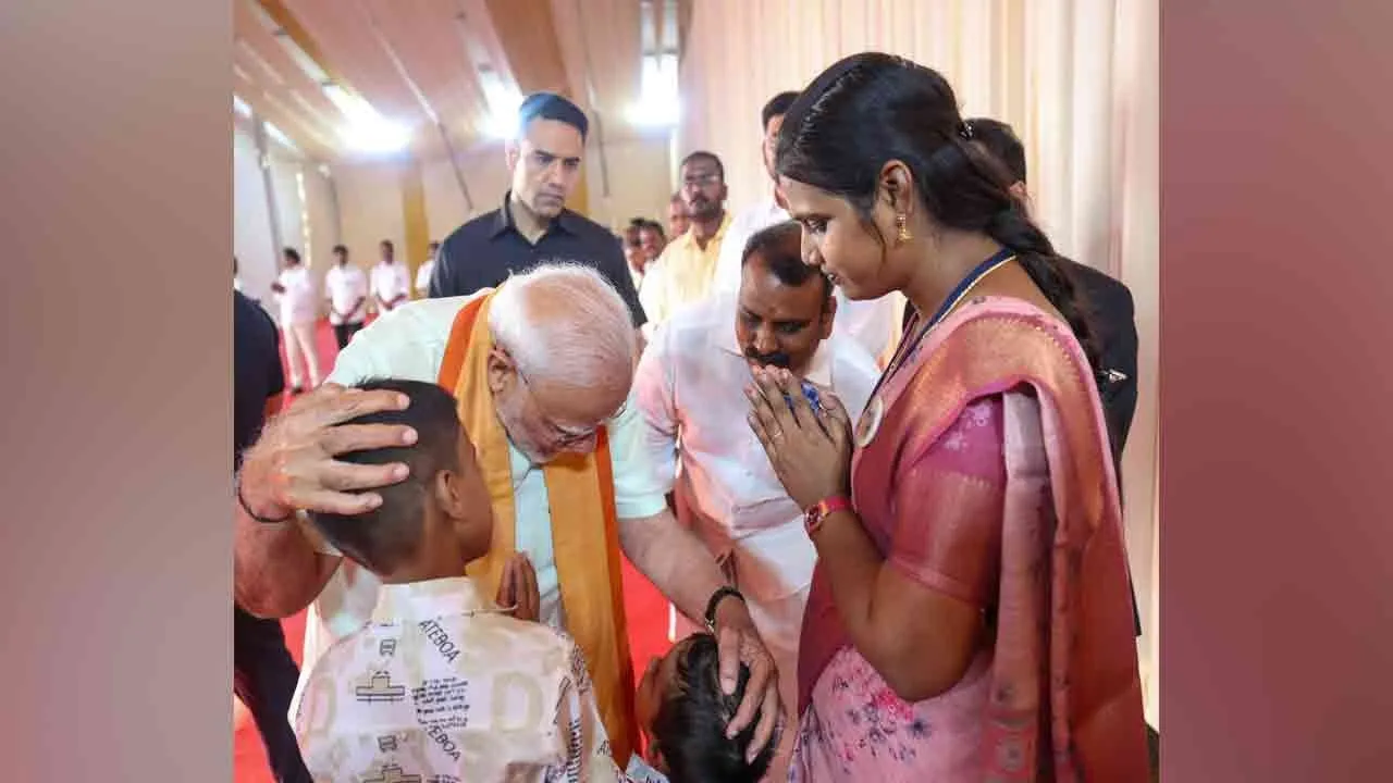  “மதுரையில் பூர்ணசந்திரன் குடும்பத்தினரைச் சந்தித்தேன்” - பிரதமர் மோடி!