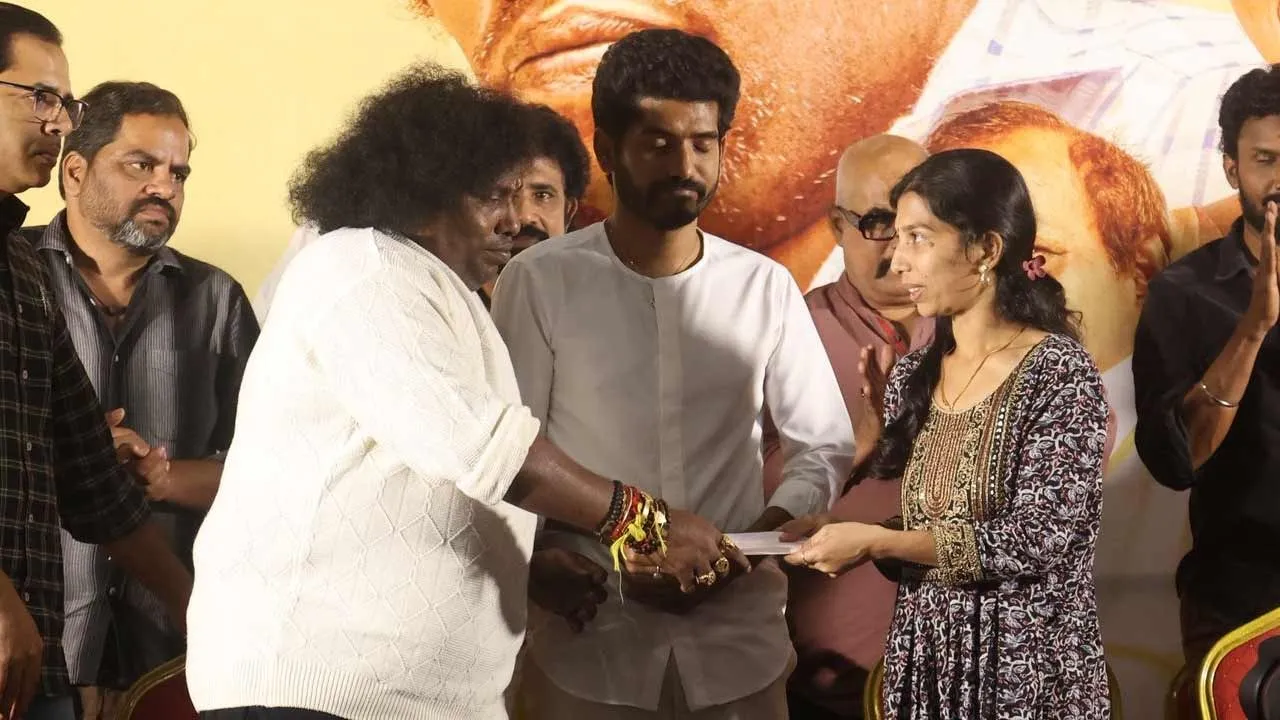  மறைந்த இயக்குநர் குடும்பத்துக்கு உதவி செய்த யோகி பாபு