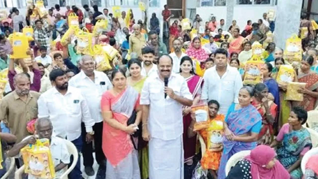  கோவை மாவட்ட தி.மு.க. நலத்திட்டங்களை அள்ளிவழங்கிய TRS...