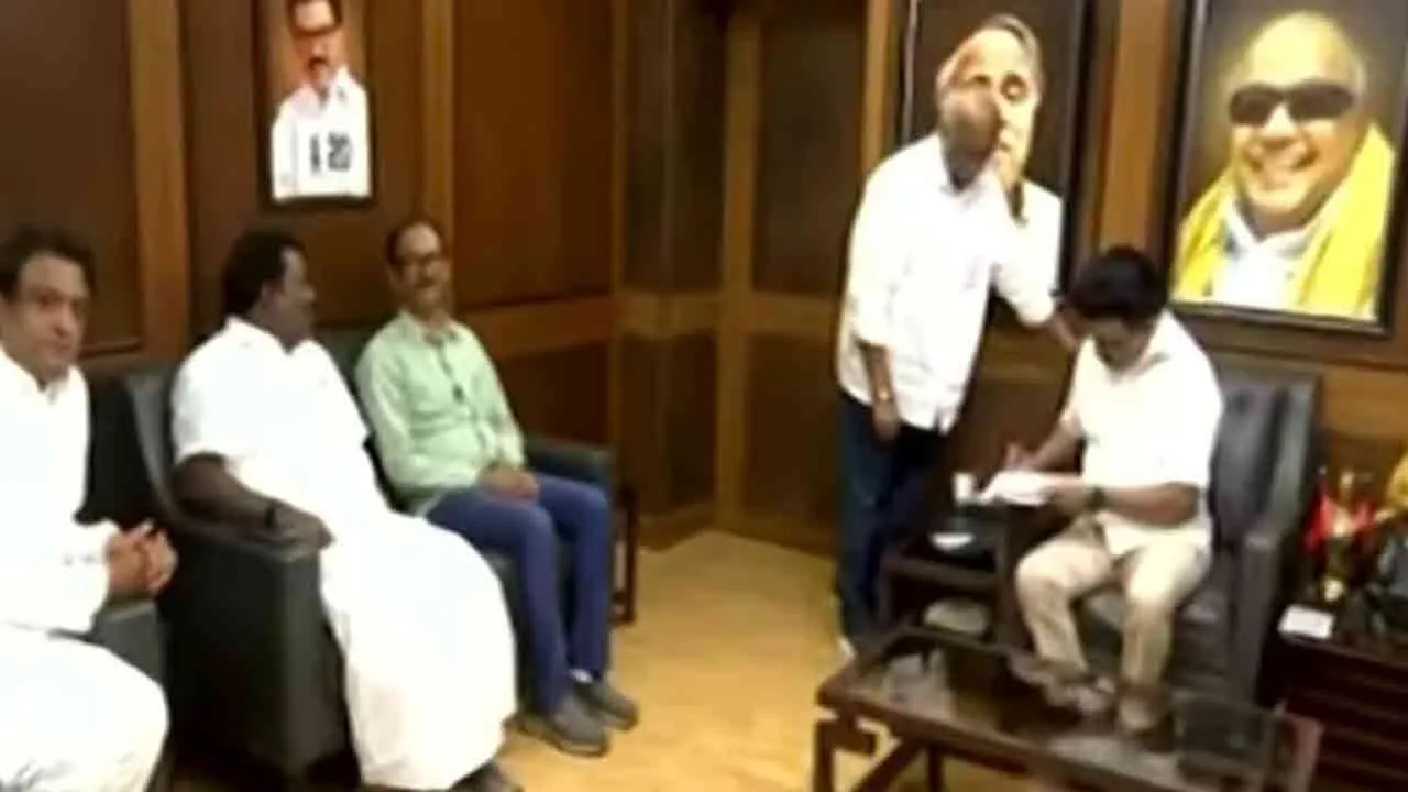  DMK-Congress seat-sharing agreement signed 