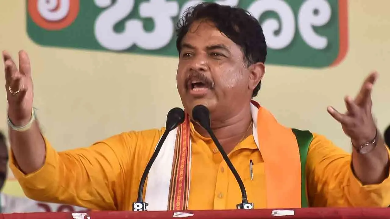  “பட்டியலின மக்களின் நிதியைக் காங்கிரஸ் அபகரித்துள்ளது” - கர்நாடகா எதிர்க்கட்சி தலைவர் குற்றச்சாட்டு!