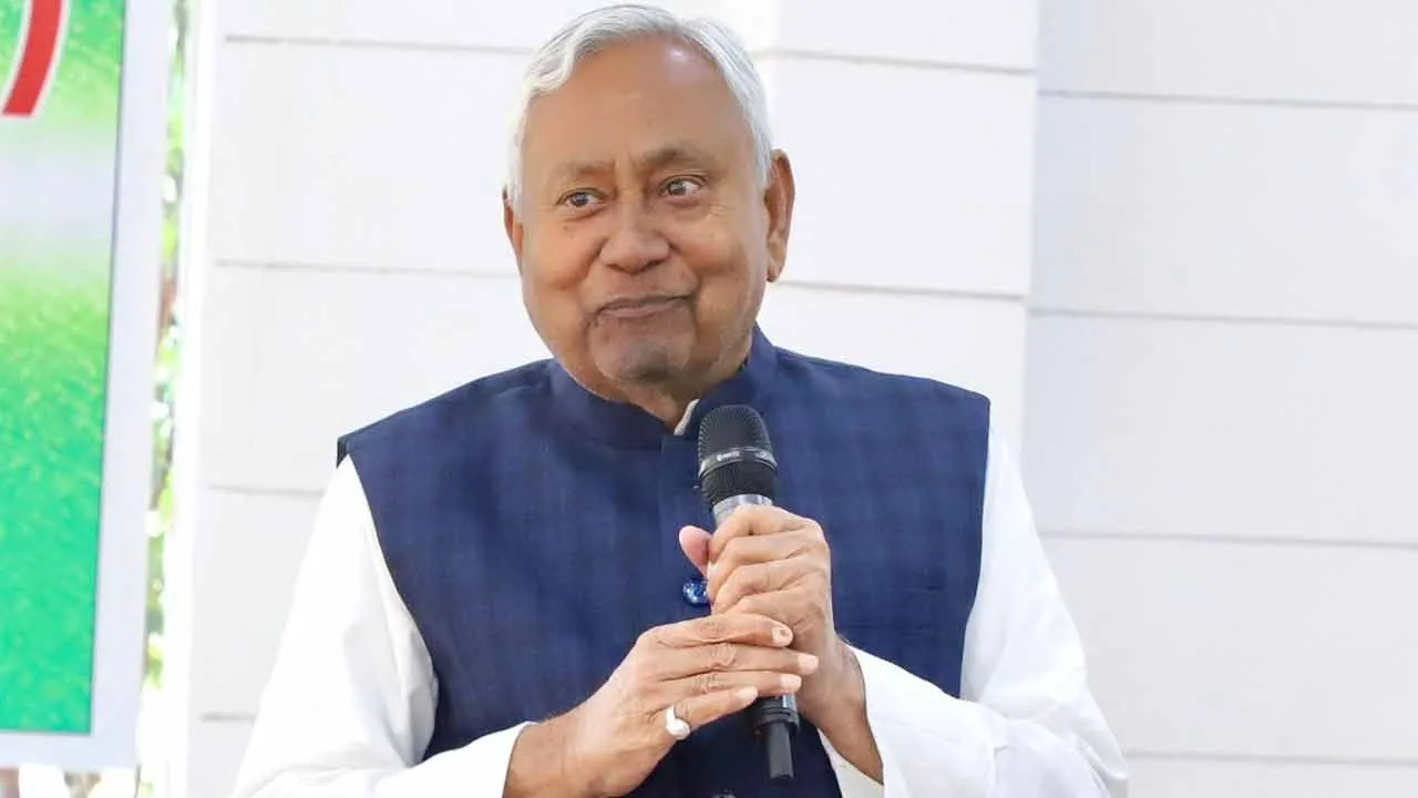  பீகார் அரசியலில் திடீர் திருப்பம் : முதல்வர் நிதிஷ்குமார் அதிரடி முடிவு!