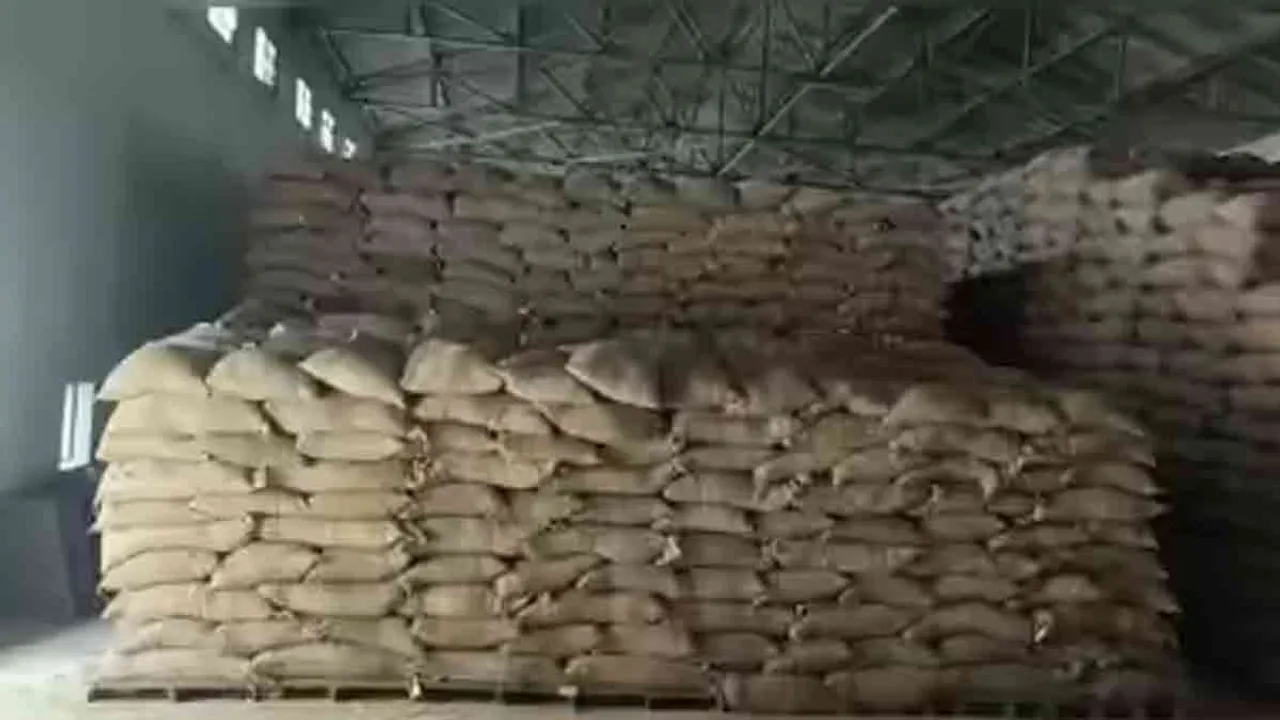  Two arrested for defrauding Rs. 7 lakh by borrowing rice bags Photograph: (rice) 