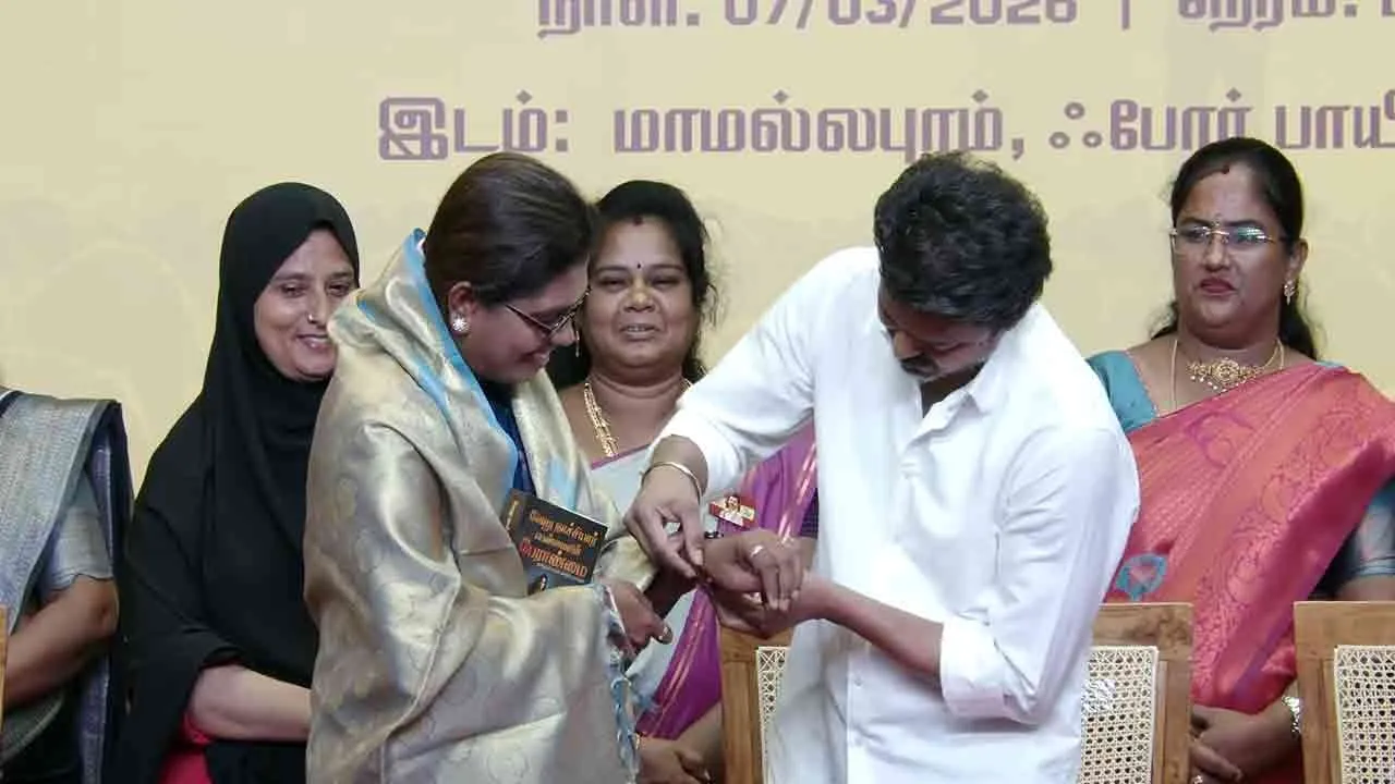  Vijay honored female achievers with watches at women's day festival 