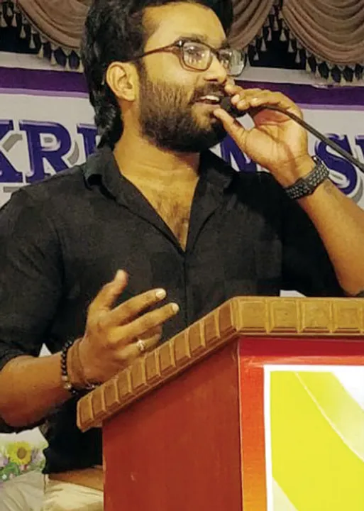  கல்லூரிப் பெண்களைக் கண்டு பயந்த நடிகர்