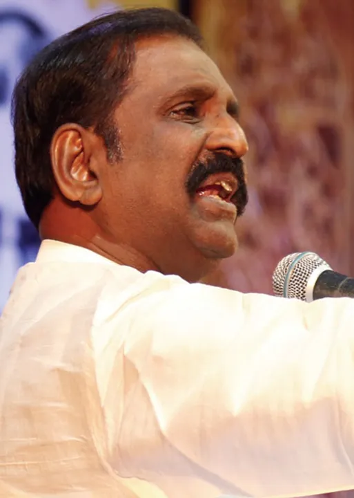 அதிகார மையங்களில் தமிழ் வேண்டும்' -கவிஞர் வைரமுத்து