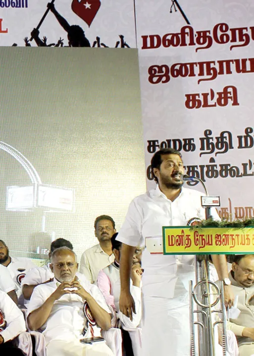  உற்றுப் பார்க்க வைத்த மூவர் கூட்டணி!