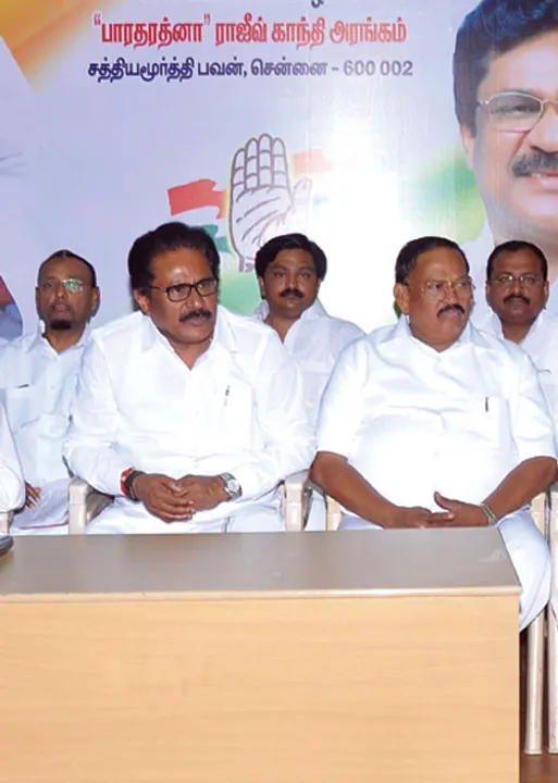  தி.மு.க. கூட்டணிக்கு வேட்டு வைக்கும் காங்கிரஸ் உள்ளடி!