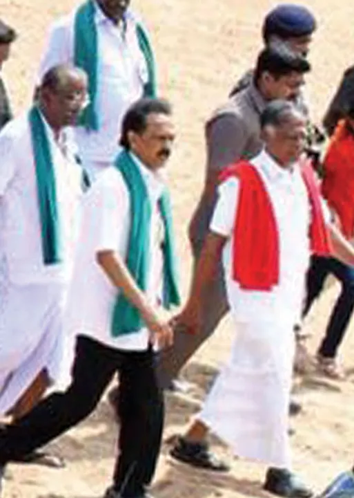  வறண்ட காவிரியில் மக்கள் வெள்ளம்! -ஸ்டாலின் ஒருங்கிணைத்த எழுச்சி!
