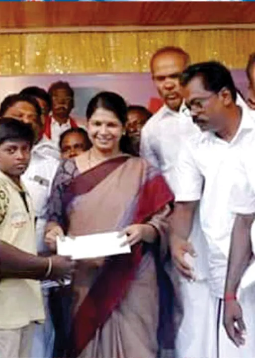  கட்சி உள்ளடி! கிராமத்தை ஈர்த்த கனிமொழி!
