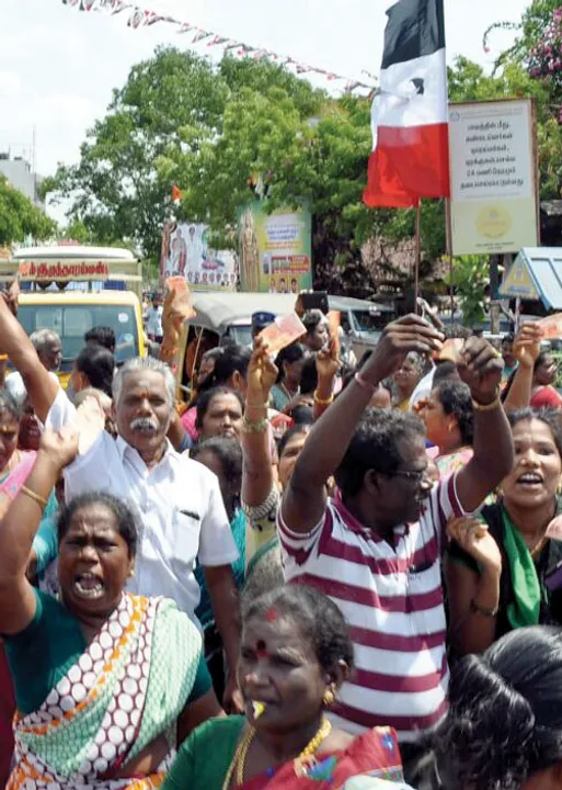  20 ரூபாய் இங்கே?பத்தாயிரம் எங்கே? -தினகரனை திணறடித்த ஆர்.கே.நகர்