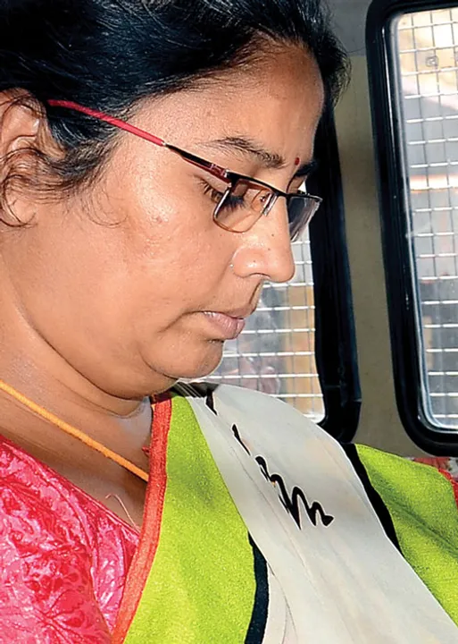  நிர்மலாவோடு நிறுத்து! கவர்னரை நோண்டாதே! விசாரணைக்கு எடப்பாடி பிரேக்!