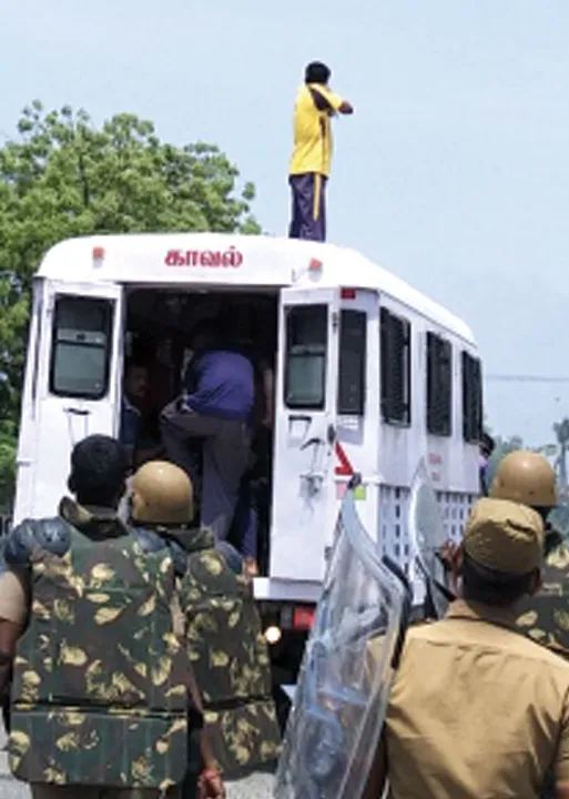  தூத்துக்குடி EXCLUSIVE சுட்டுக் கொன்ற காக்கிகள் பகீர் வாக்குமூலம்!