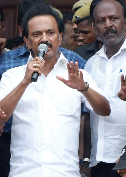  தலைவரா(க்)கும் செயல்!