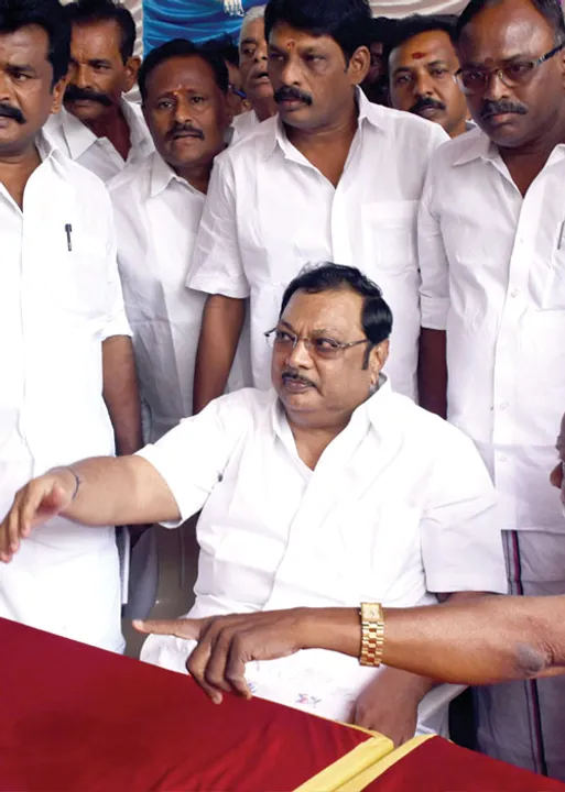  வேகம் காட்டும் ஸ்டாலின்! அழகிரி சரண்டரா? குடைச்சலா?